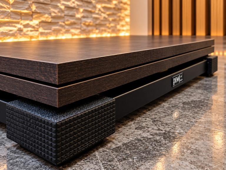 Base audio hi-fi Demaudio amplificatori GRAVITY stand Demaudio eucalipto