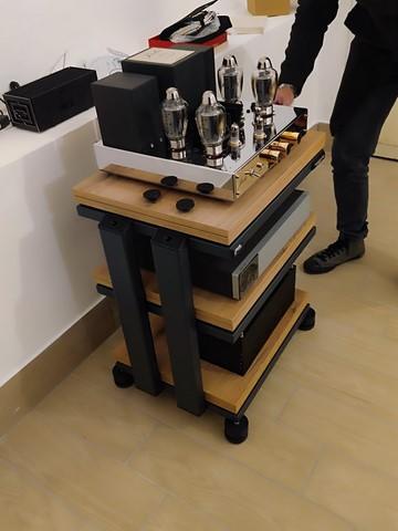 Aurea plus Demaudio artigianali realizzati in Italia Rack hi-fi artigianale Aurea Plus su misura con finiture personalizzate Demaudio