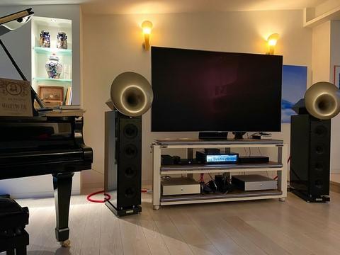 Demaudio ExTrema classic soggiorno personalizzato con materiali antivibrazione brevettati Mobile hi-fi artigianale ExTrema Classic su misura a Demaudio