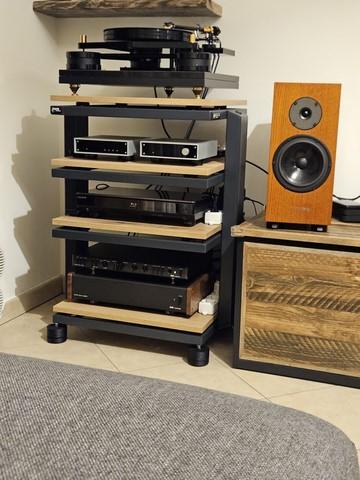 Rack mobiletto hi-fi Demaudio aurea basic line Demaudio personalizzato in ambiente Rack hi-fi artigianale Aurea Basic Line per impianti audio V2 tower