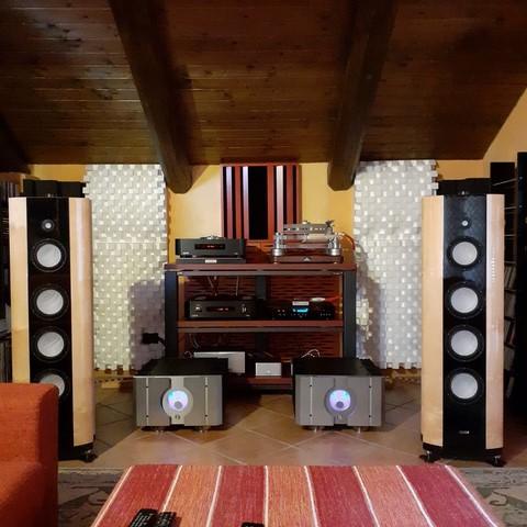 Varie Demaudio Extrema claasic two made in Italy personalizzato su misura per ogni ambiente showroom padouk colore Mobile hi-fi artigianale ExTrema Classic two Demaudio