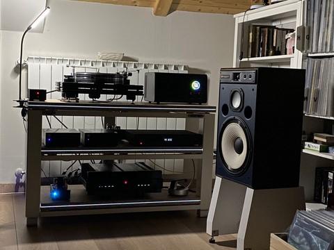 Varie Demaudio Extrema claasic two made in Italy personalizzato su misura per ogni ambiente showroom con sistema led luci Mobile hi-fi artigianale ExTrema Classic two Demaudio