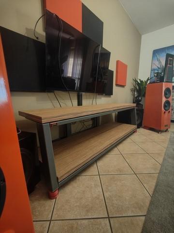 Demaudio EVO torre di Pisa rack grigio con zebrano vista laterale Mobile hi-fi artigianale ExTrema EVO torre di Pisa Demaudio