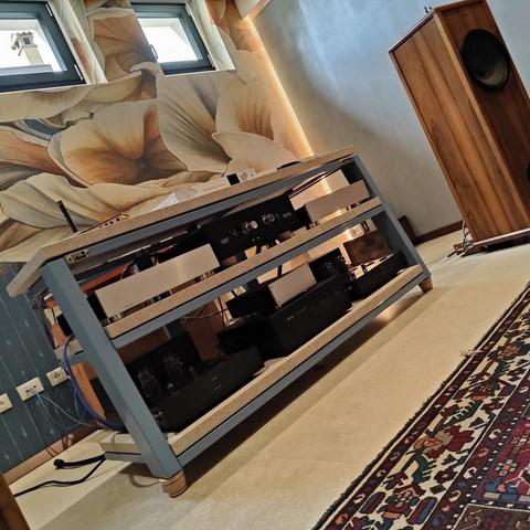 Demaudio EVO torre di Pisa rack azzurro e crema 3 ripiani artigianale personalizzato per te antivibrazione Mobile hi-fi artigianale ExTrema EVO torre di Pisa Demaudio