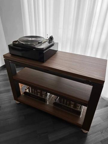 Varie Demaudio Extrema claasic two made in Italy personalizzato su misura per ogni ambiente showroom in noce 11 Mobile hi-fi artigianale ExTrema Classic two Demaudio