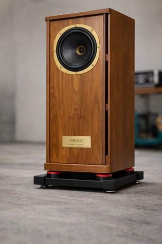 RENDER IA Gravity stand platform Demaudio