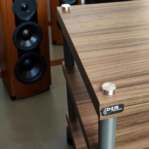 dettagli sul ripiano superiore Genyo rack su misura per impianti entry level Demaudio