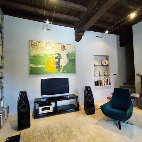 Demaudio EVO torre di Pisa rack nero pianoforte laccato 2 ripiani Mobile hi-fi artigianale ExTrema EVO torre di Pisa Demaudio